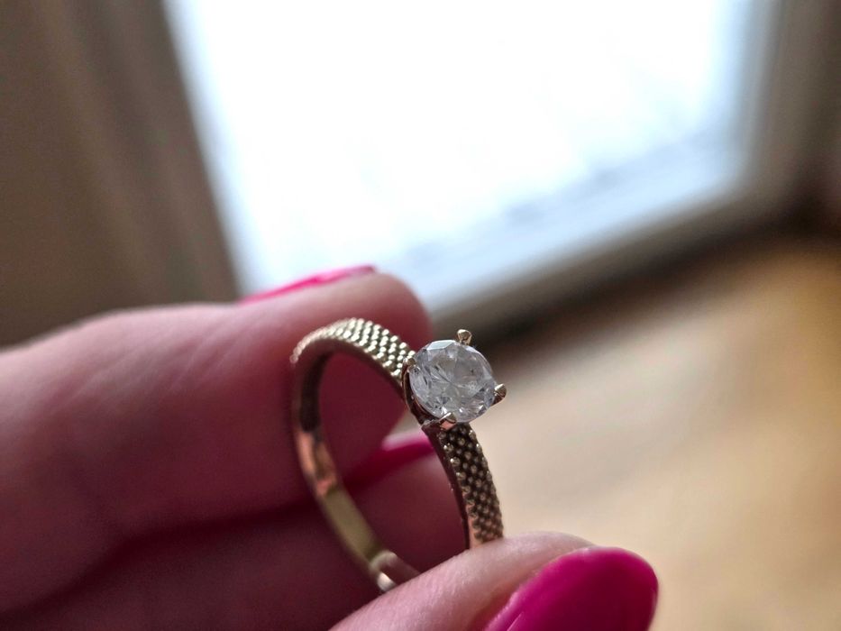 w.kruk przepiękny złoty pierścionek z dużą cyrkonią r.16 z metką