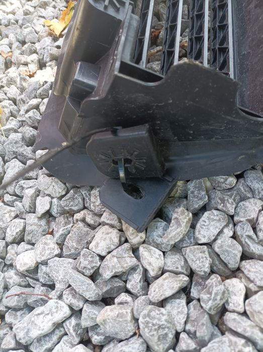 Wlot powietrza kierownica powietrza żaluzja dacia duster 2 ii