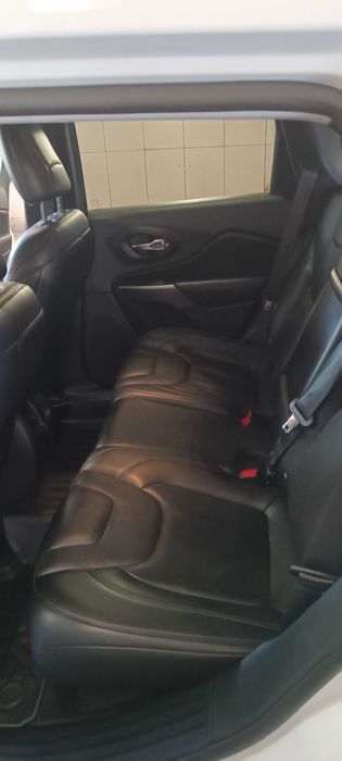 обменяю или продам джип чероки кл