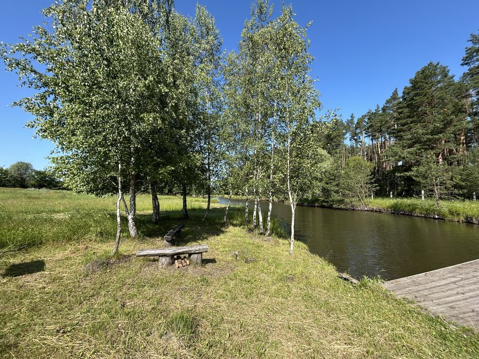 Будинок з озером