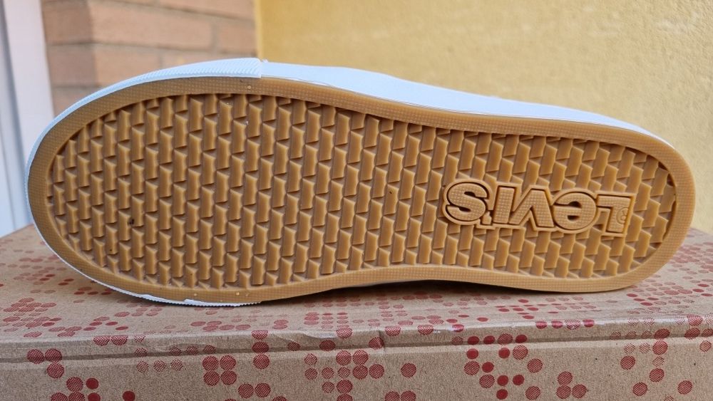 Кросівки кеди slip on Levi's, розмір 38