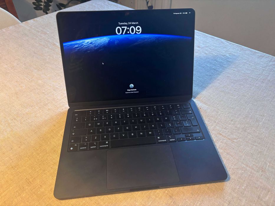 Macbook Air 13-inch, M3, 2024 24 GB