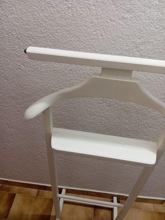 Cabide alto  quarto criança