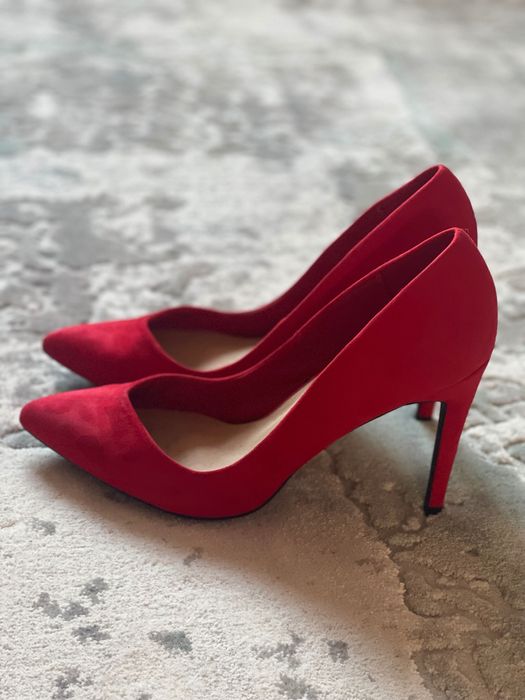 Туфлі на підборах Bershka