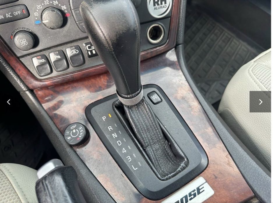 Автомобіль Volvo V70