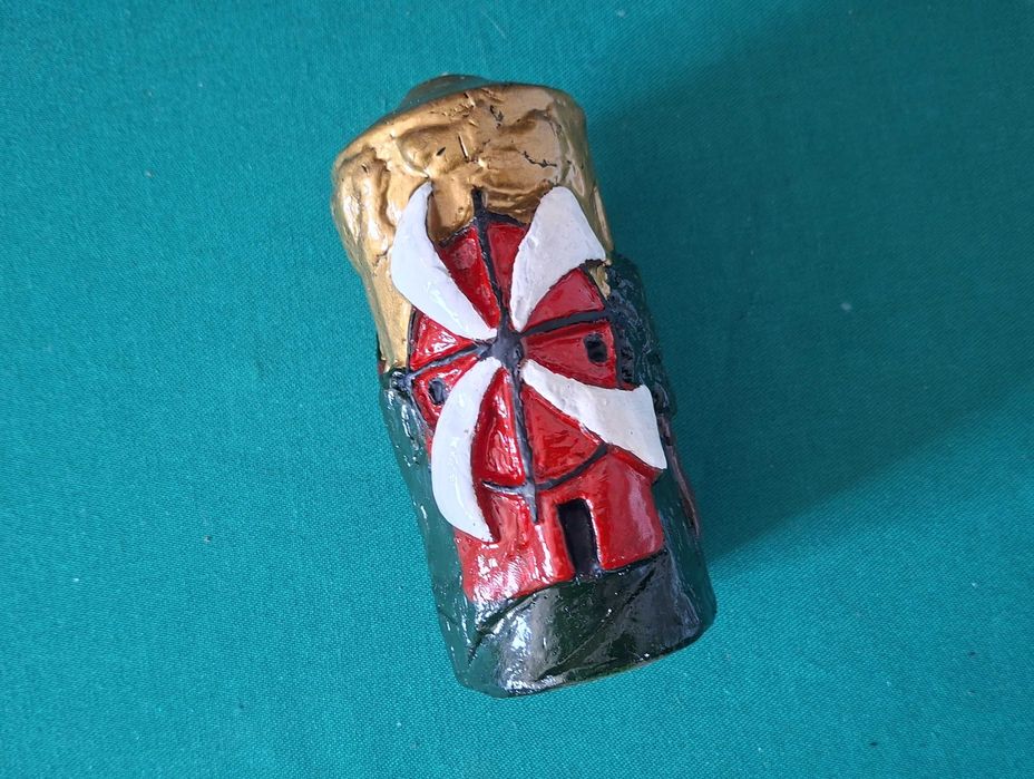 Antiga Vela artesanal com Moinho em relevo