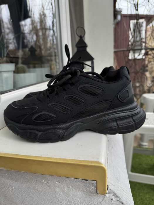 Продам кроссовки