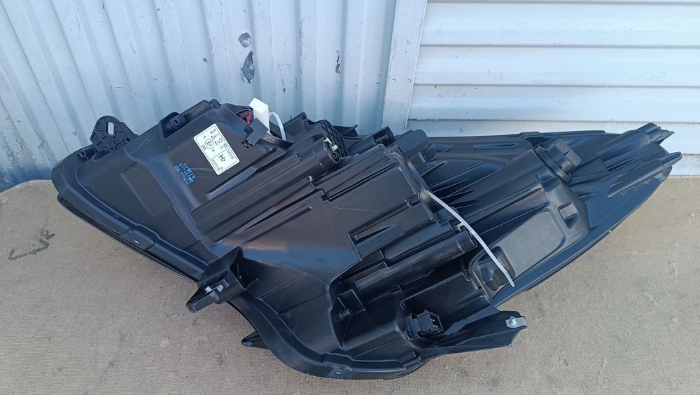 Vendo farol direito de Opel corsa E ano 2014/19