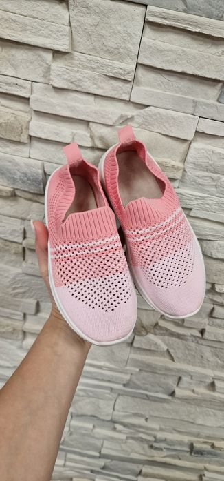 Wsuwane buty dziewczęce z oddychająca siateczka 30