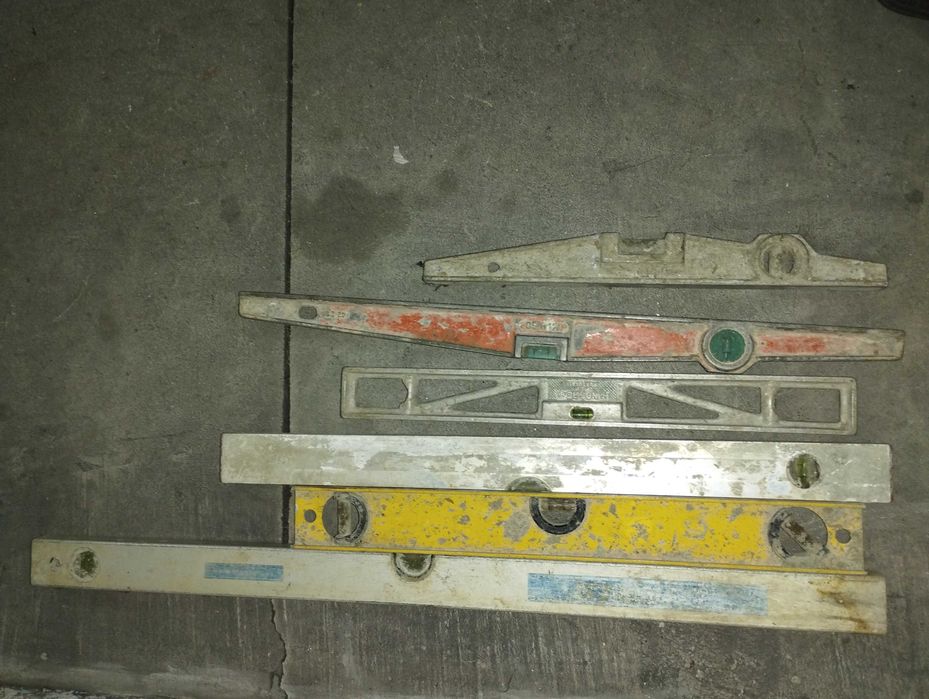 Construção Civil: Tocha maçarico gás, Régua, Esquadro, Nível, Serrote