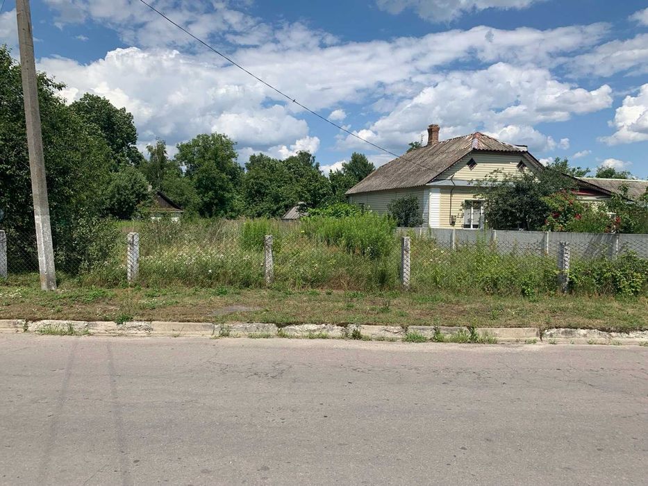 Будинок під реконструкцію з ділянкою в селі Ремель