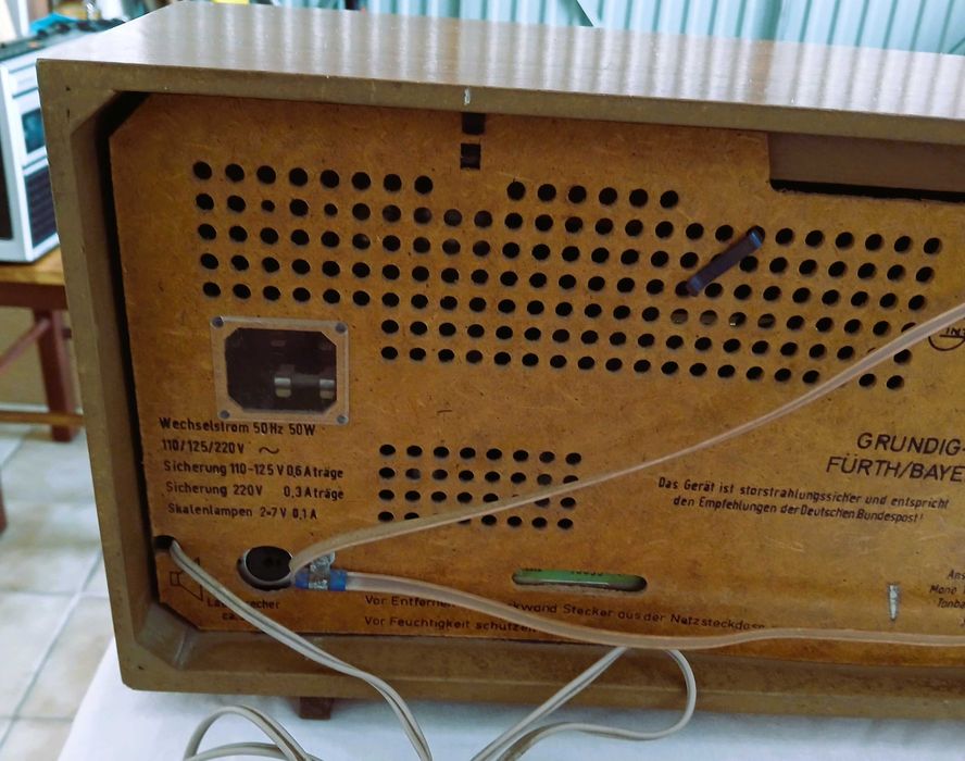 Rádio Grundig RF 135, fabricado na Alemanha