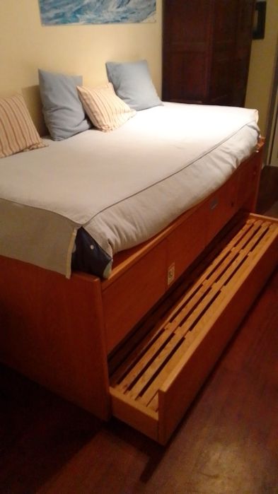 Cama de madeira maciça