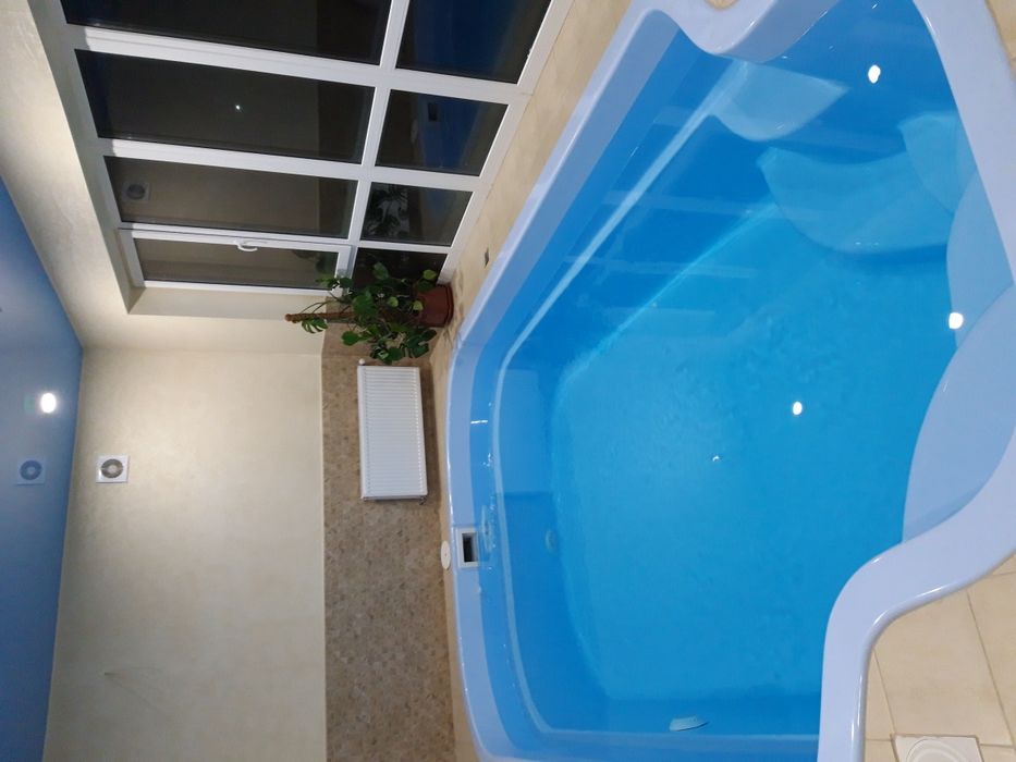 Баня на дровах с большим бассейном