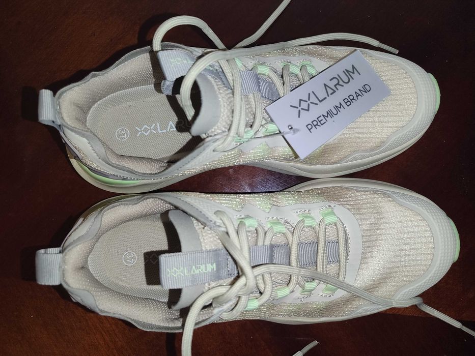 Продам нові кросівки XX LARUM (37 розмір)