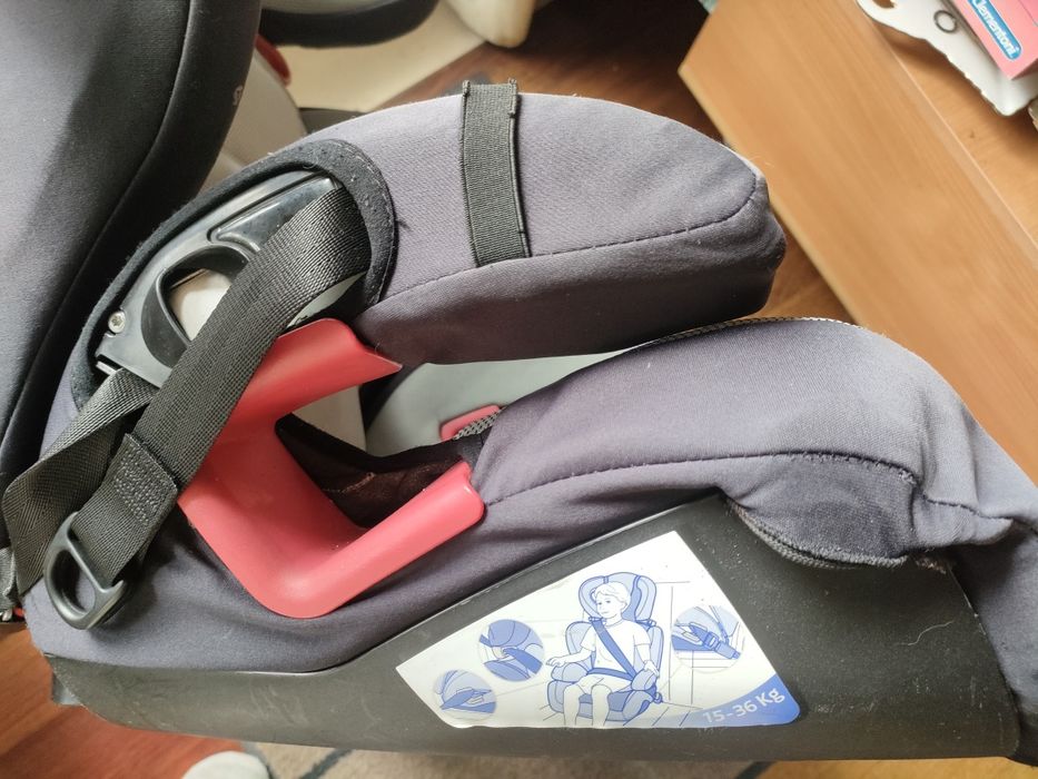 Cadeira da  Chicco de criança para carro