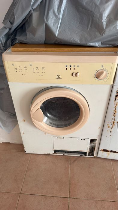 Máquina de lavar roupa Indesit