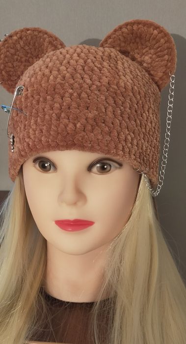 Шапка с пирсингом с ушками