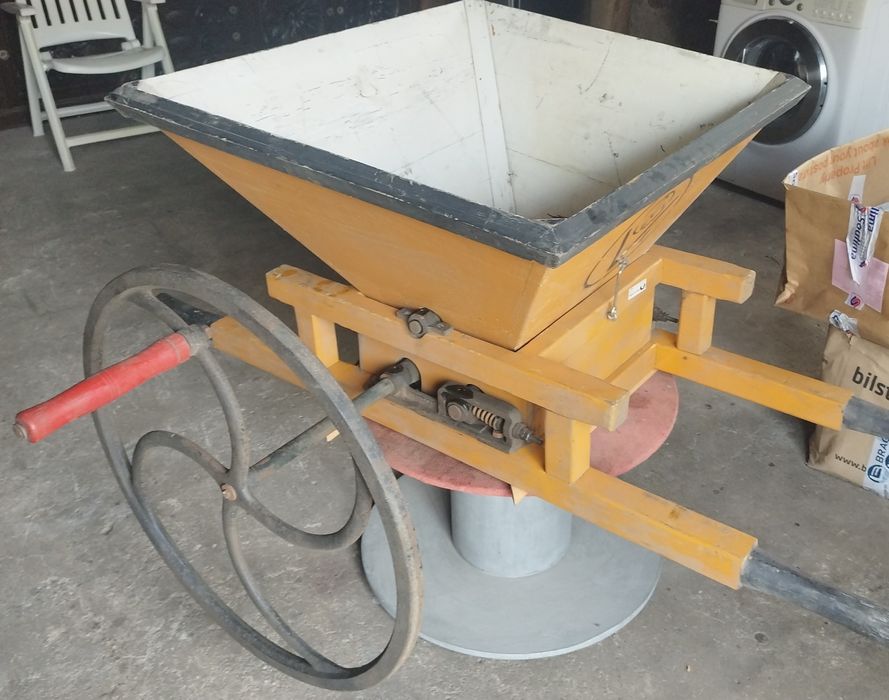 Esmagador de uvas como novo