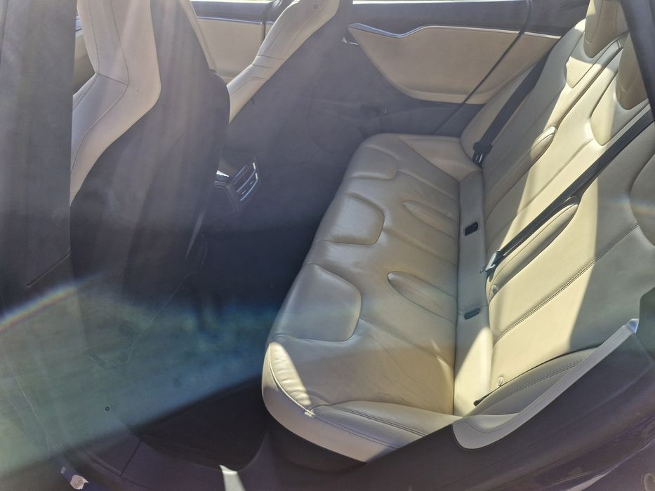 Автомобіль тесла