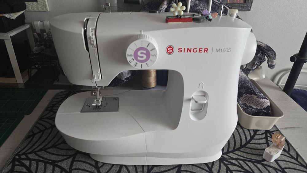 Máquina de Costura Singer M1605