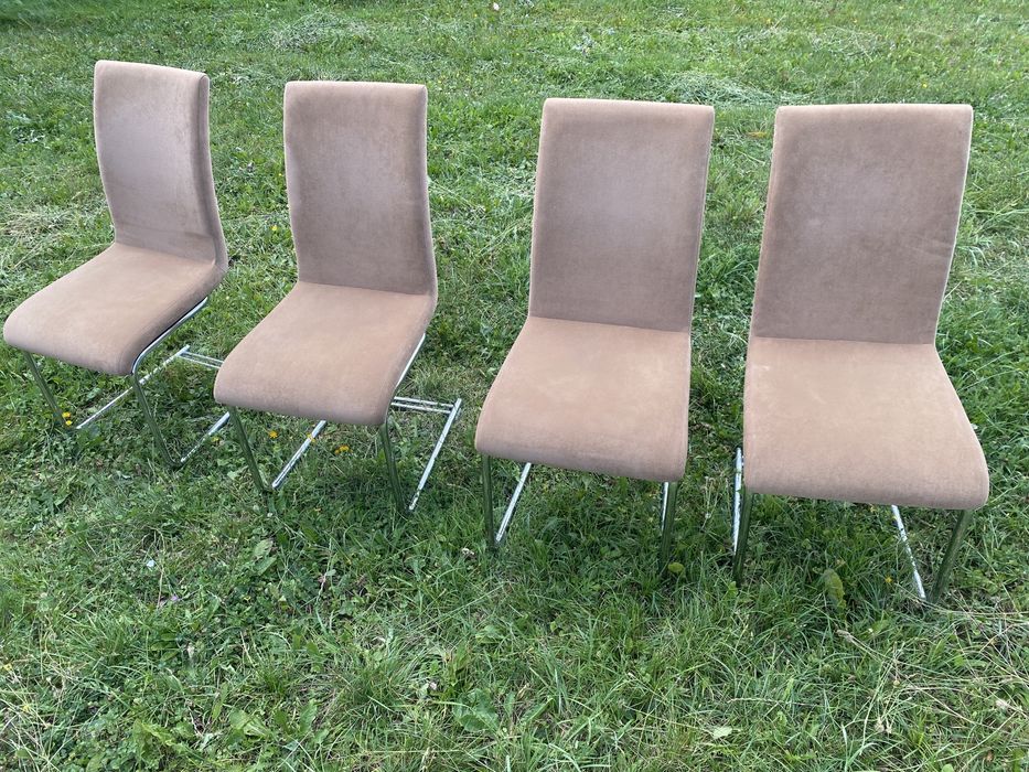 Komplet czterech krzeseł
