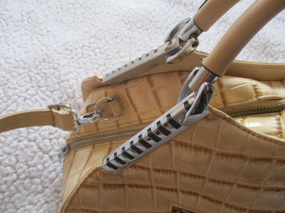 Torebka damska,beżowa ala skóra krokodyla.Nówka.