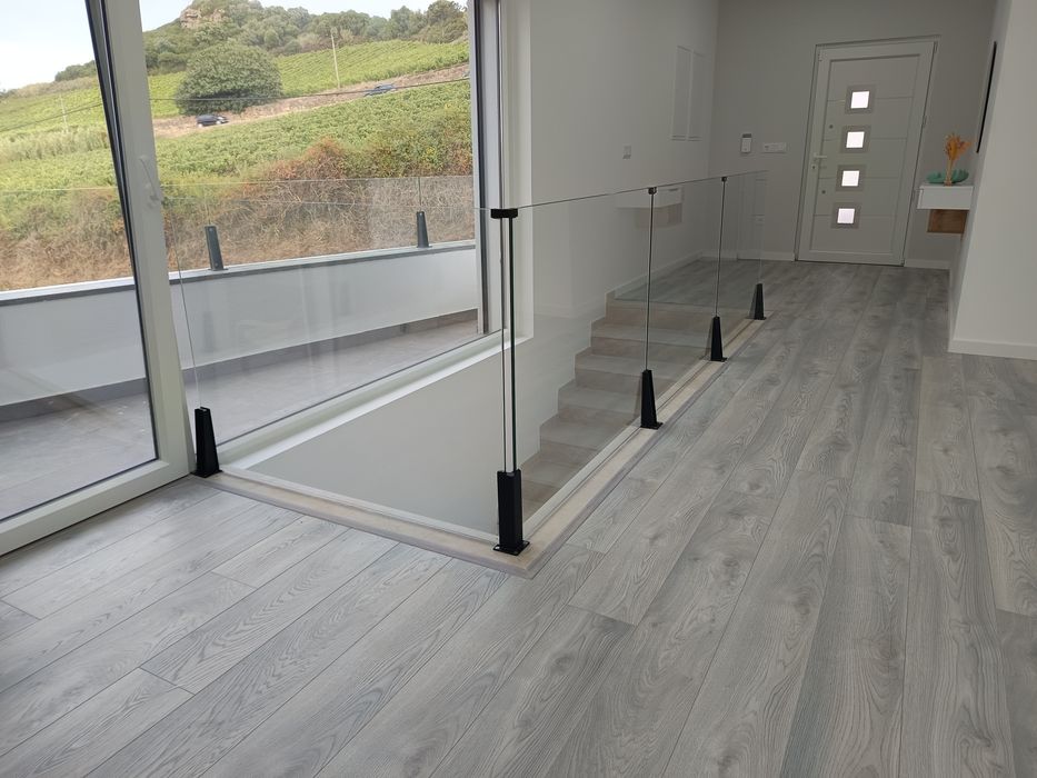 Guardas e Vedações em Vidro – Elegância, Amplitude e Segurança Total!