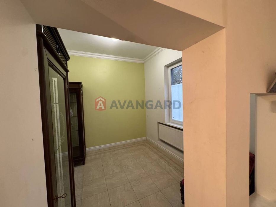 Продаж будинку в центрі під житло або комерцію