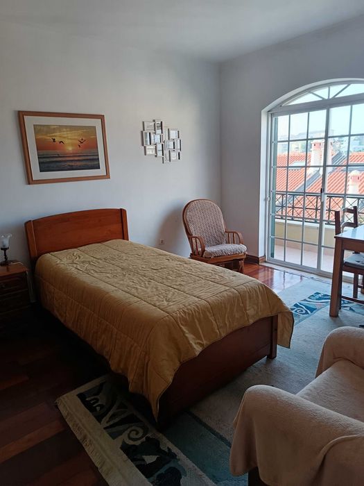 Quarto para arrendar a estudantes universitários