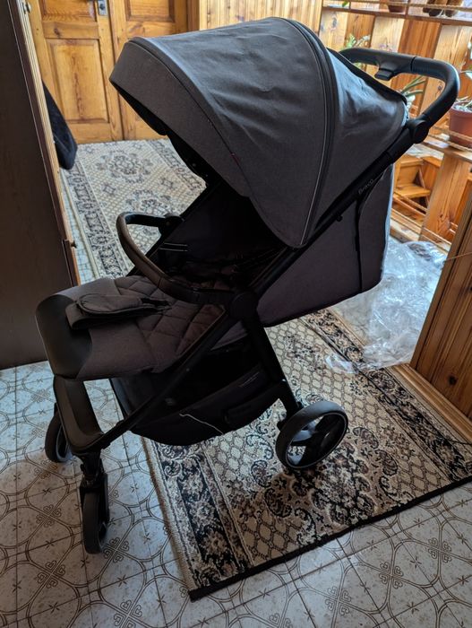 Продам прогулянкову коляску Carello Bravo