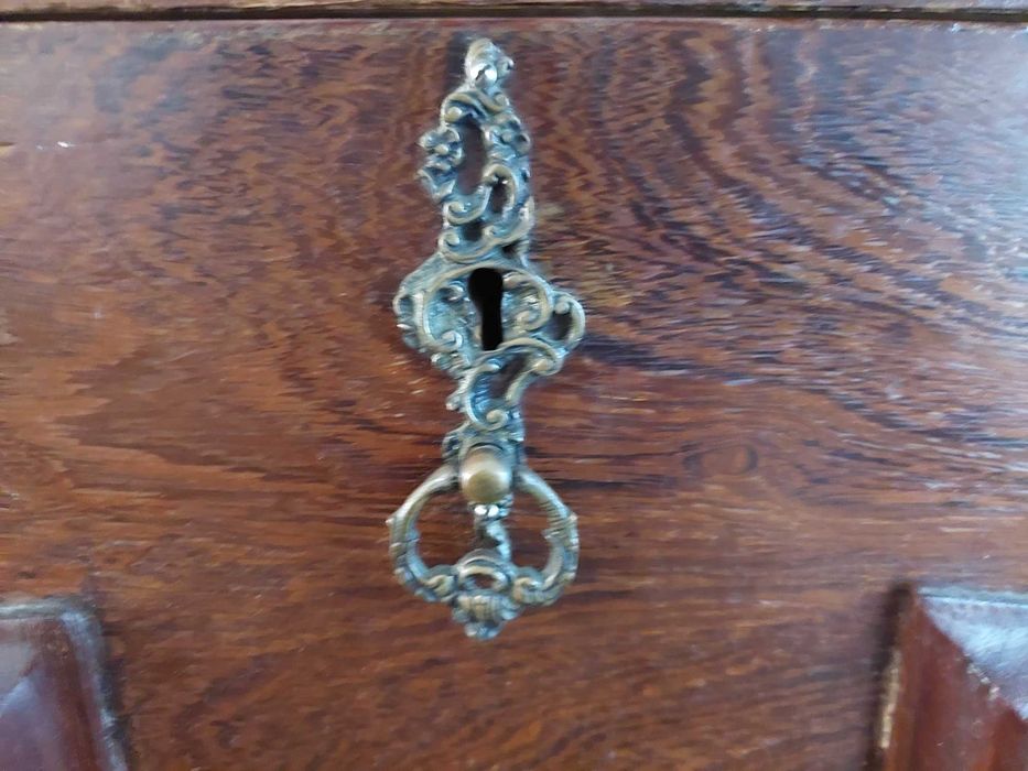 Estante em madeira africana, originaria de Moçambique