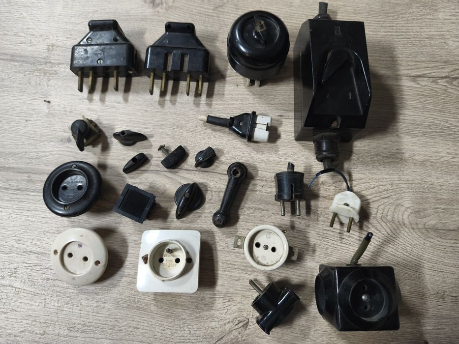 Stare gniazda przełączniki