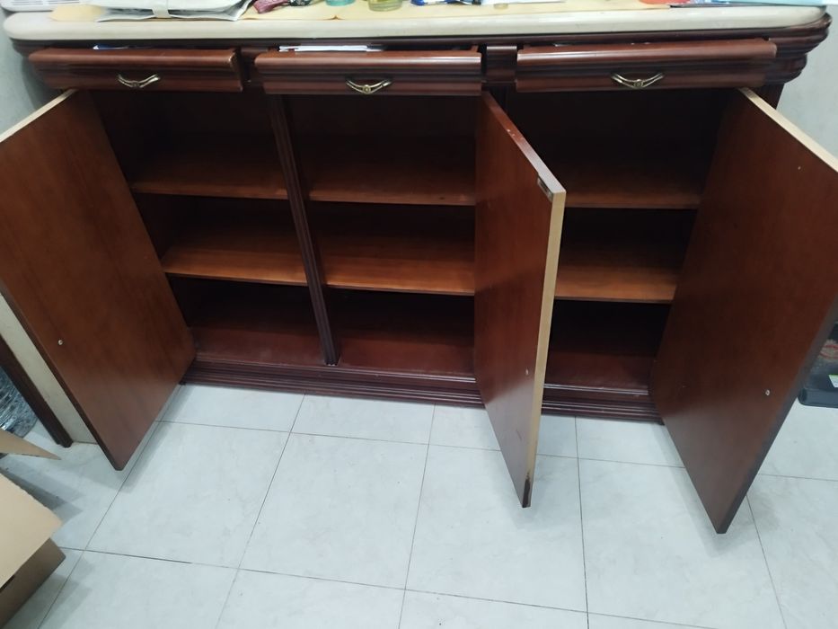 Sapateira para venda.