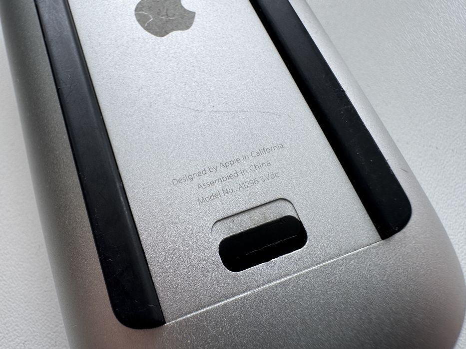 Apple Magic Mouse 1 / 2