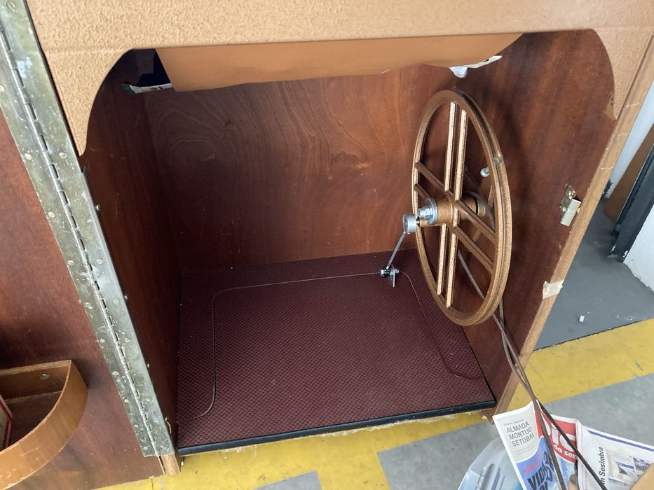 Máquina de Costura PFAFF 60 Automática, com Móvel