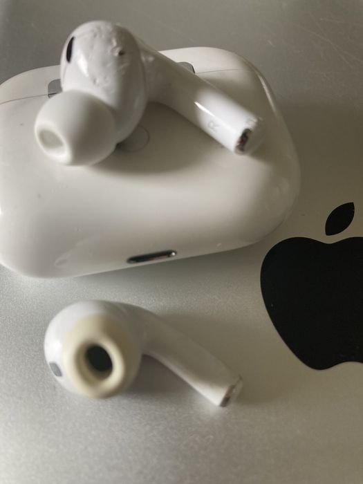 Наушник Airpods A2564 L pro 2 ,A 2032), pro 3 A 3063 original