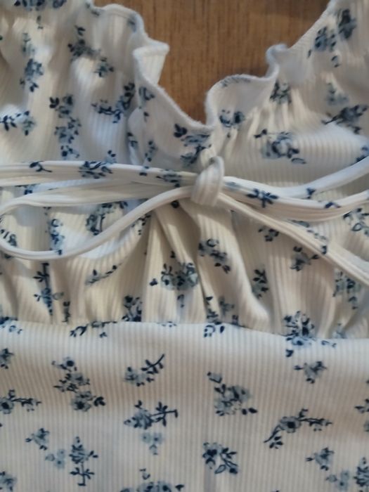 Top na ramiączka biały w kwiatki M