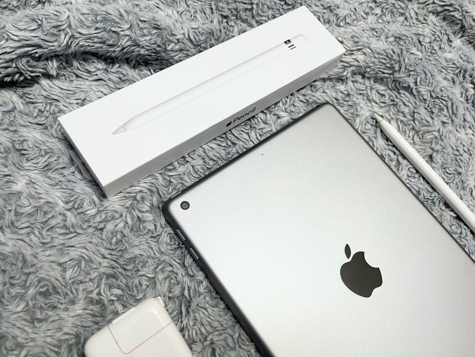 IPad 6 (128 gb) wi-fi, шикарное состояние + стекло! А1822