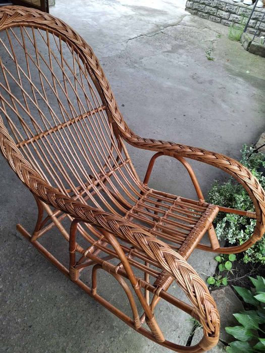 Крісло з лози в відмінному стані .