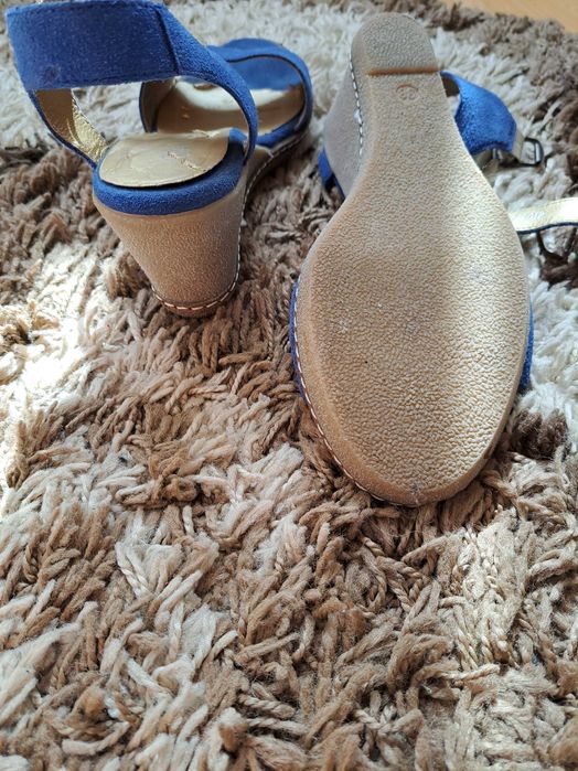 Замшевые босоножки