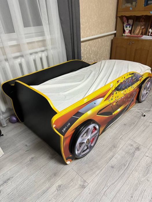 Ліжко машинка дитяче