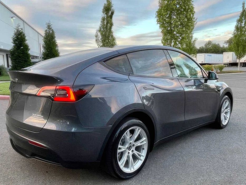 Tesla Model Y Long Range      2020
