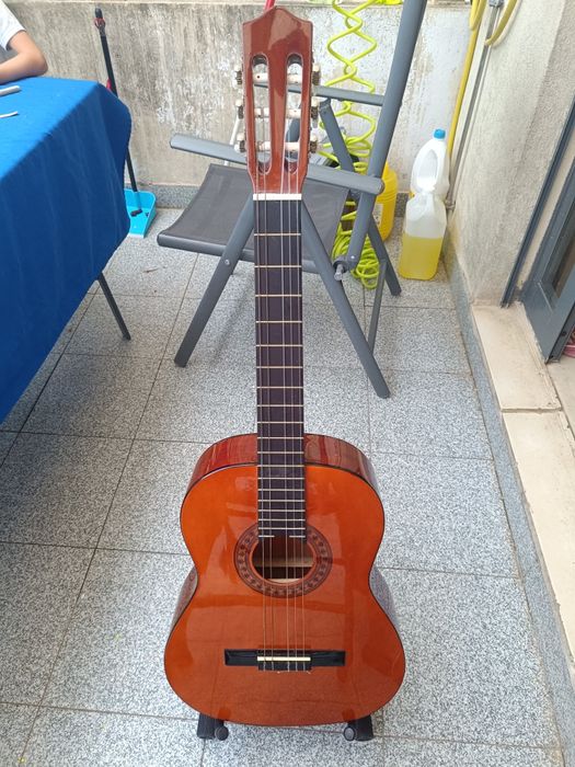 Guitarra clásica Stagg com tripé (negociável)