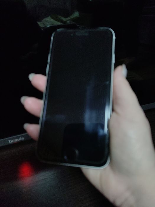 iPhone SE 2020 в гарному стані