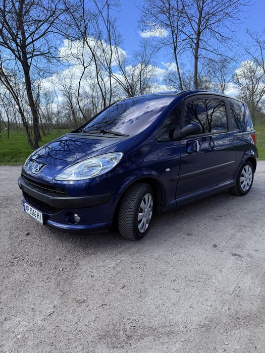 Peugeot 1007 1.4 бензин