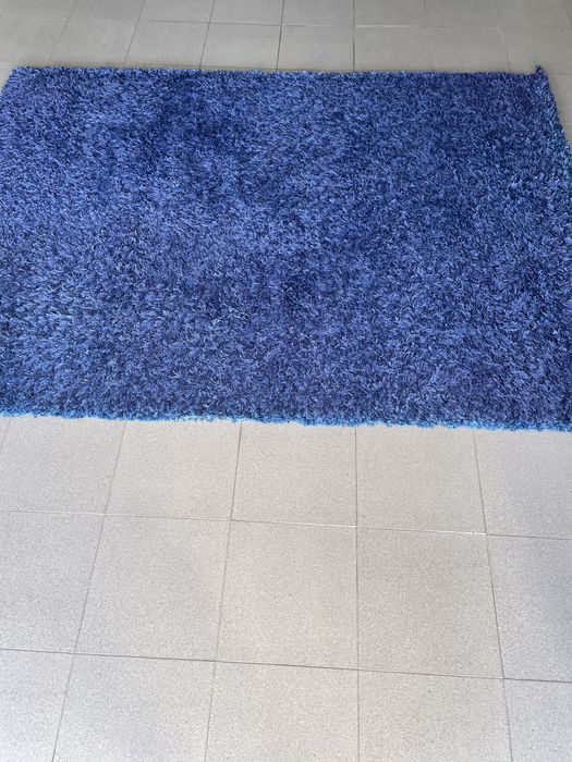 Tapete azul de pelo
