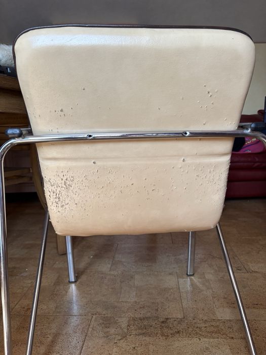 Стілець для відвідувачів