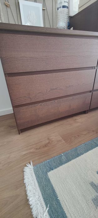 Cómoda Malm nogueira