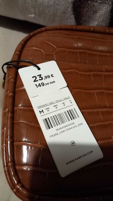 Mala senhora tira colo com corrente